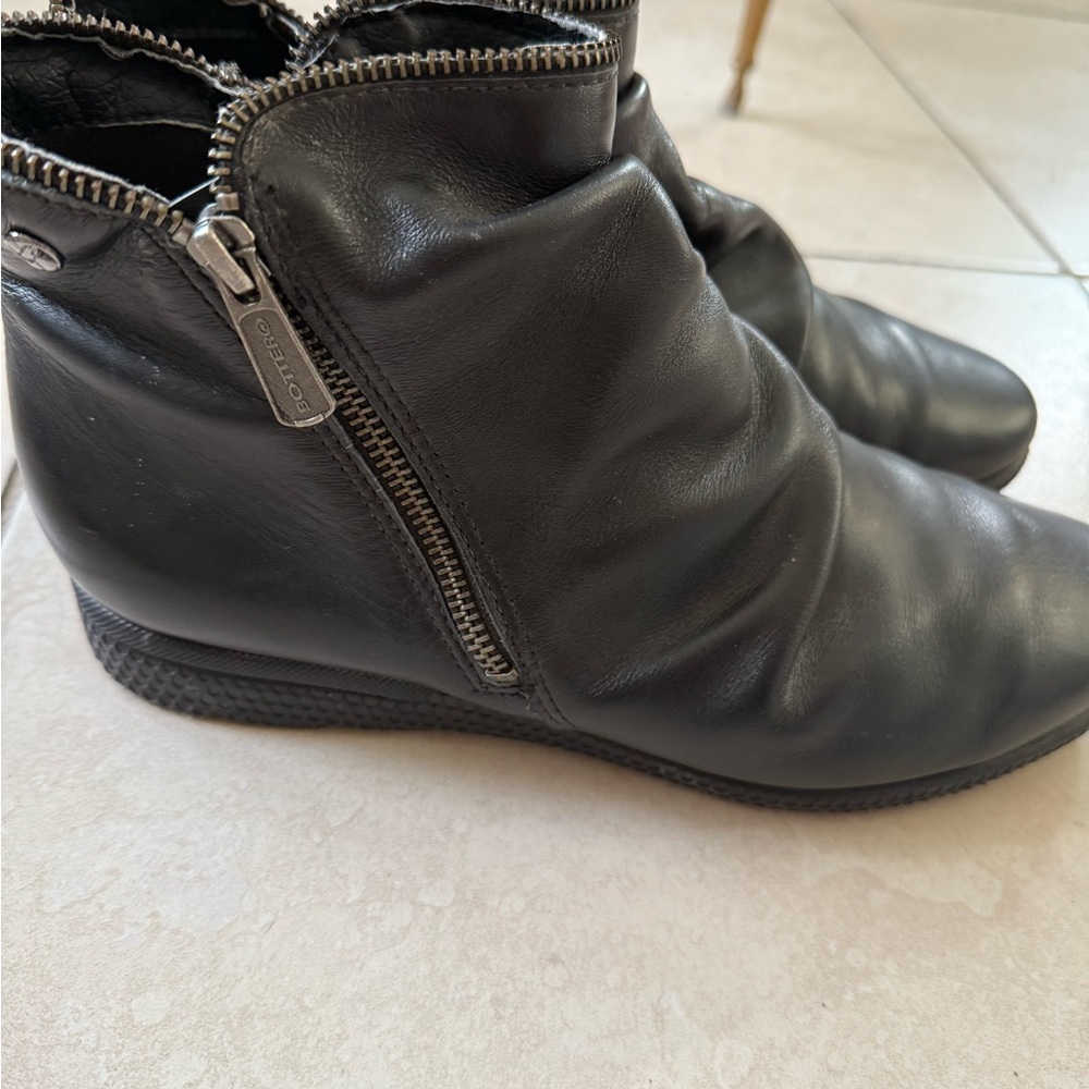 COCLICO Black Leather Ankle Booties with Side Zippers